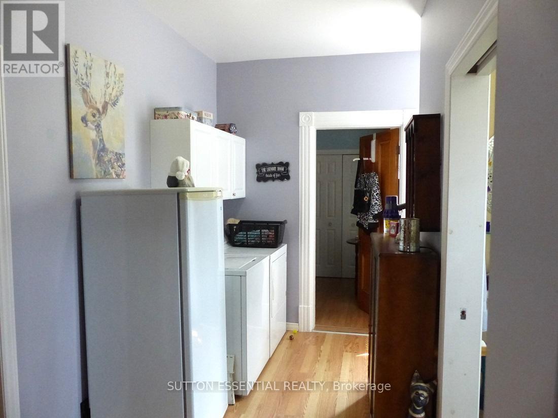 71 Russell Street E Property Photo 21