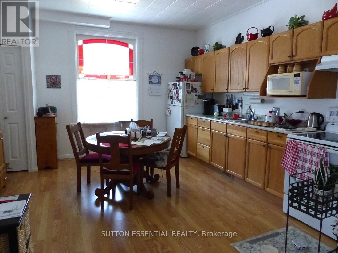 71 Russell Street E Property Photo 22