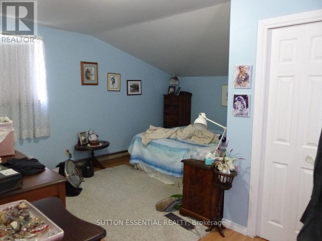 71 Russell Street E Property Photo 25