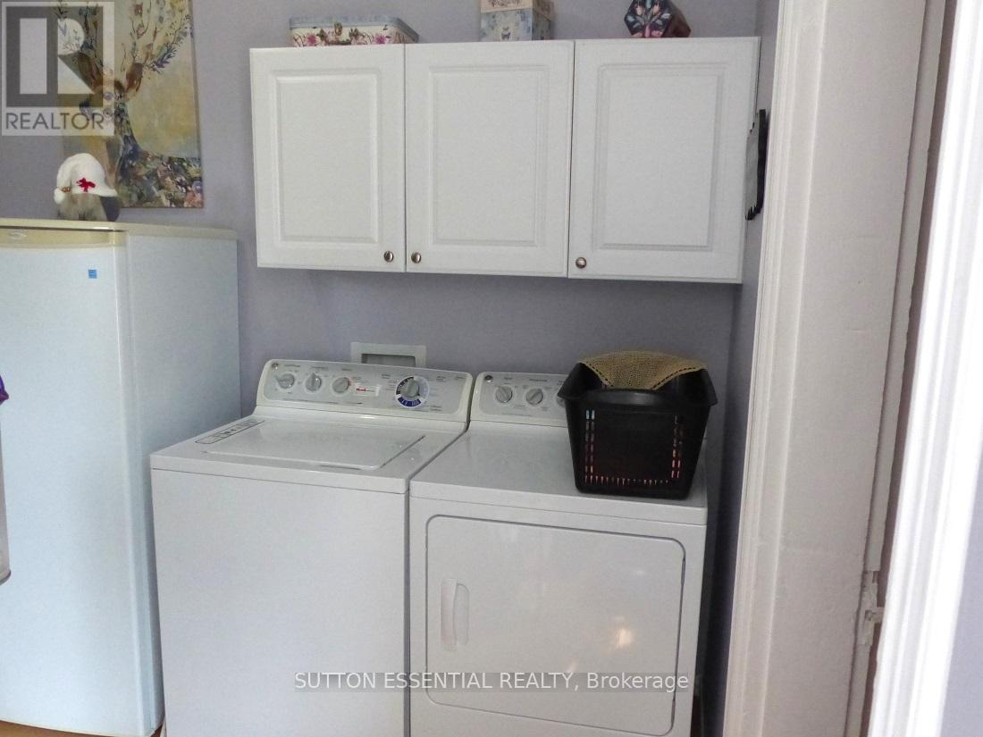 71 Russell Street E Property Photo 26