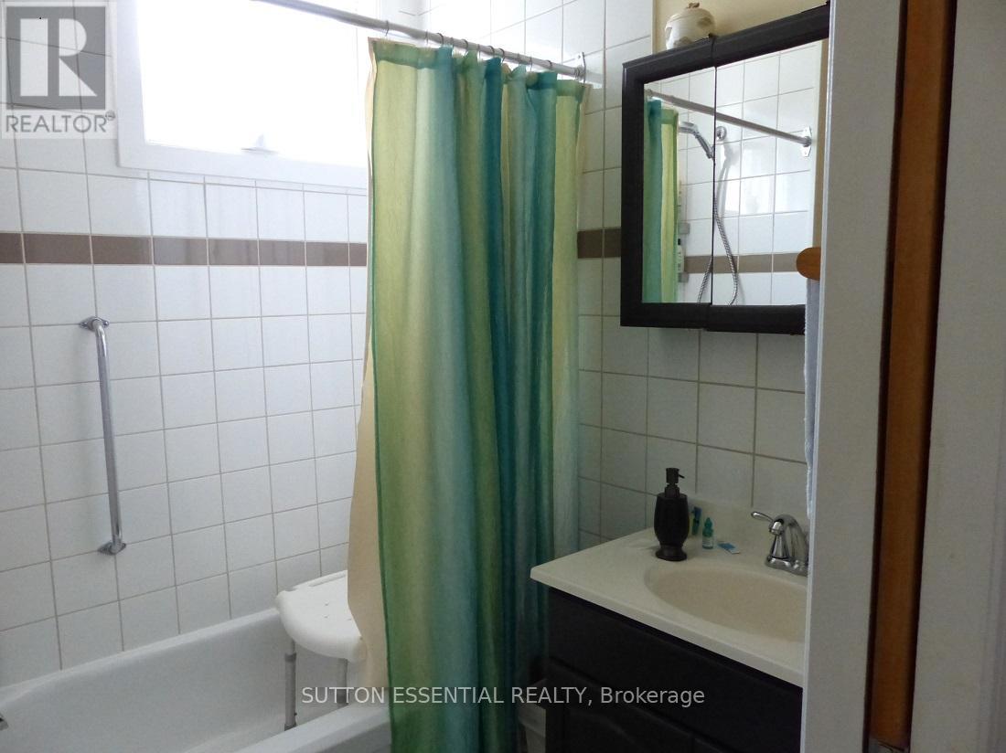 71 Russell Street E Property Photo 27