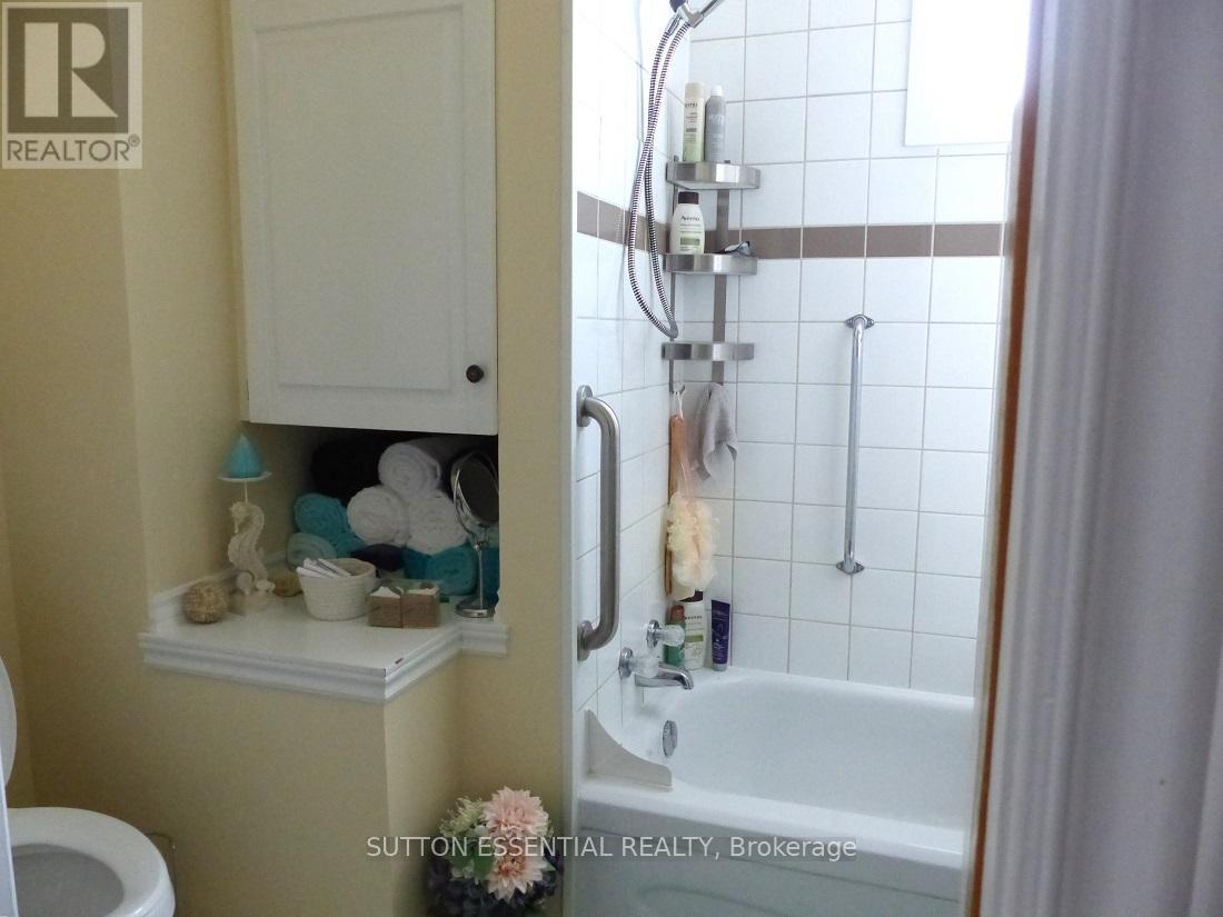 71 Russell Street E Property Photo 28