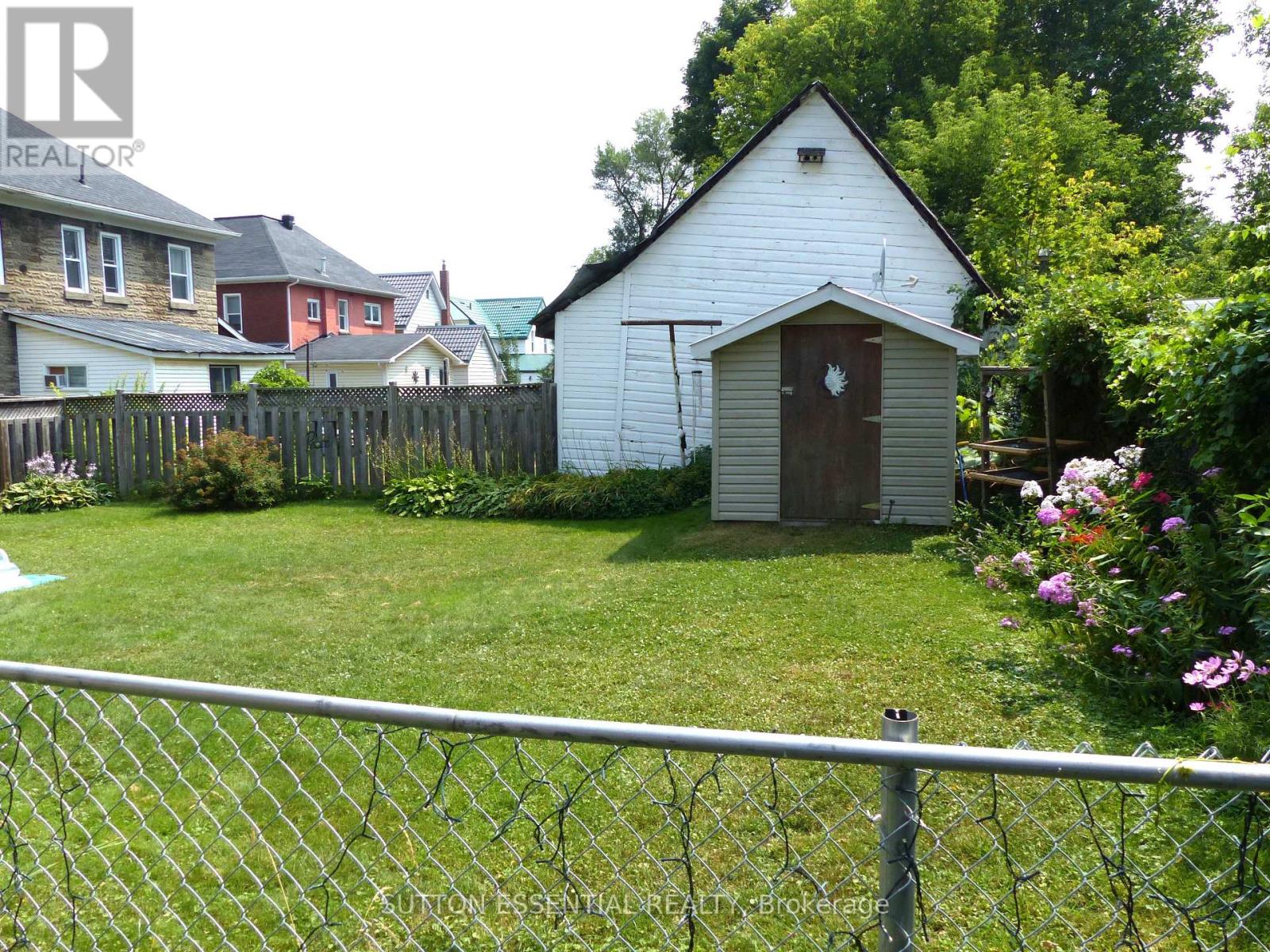 71 Russell Street E Property Photo 29