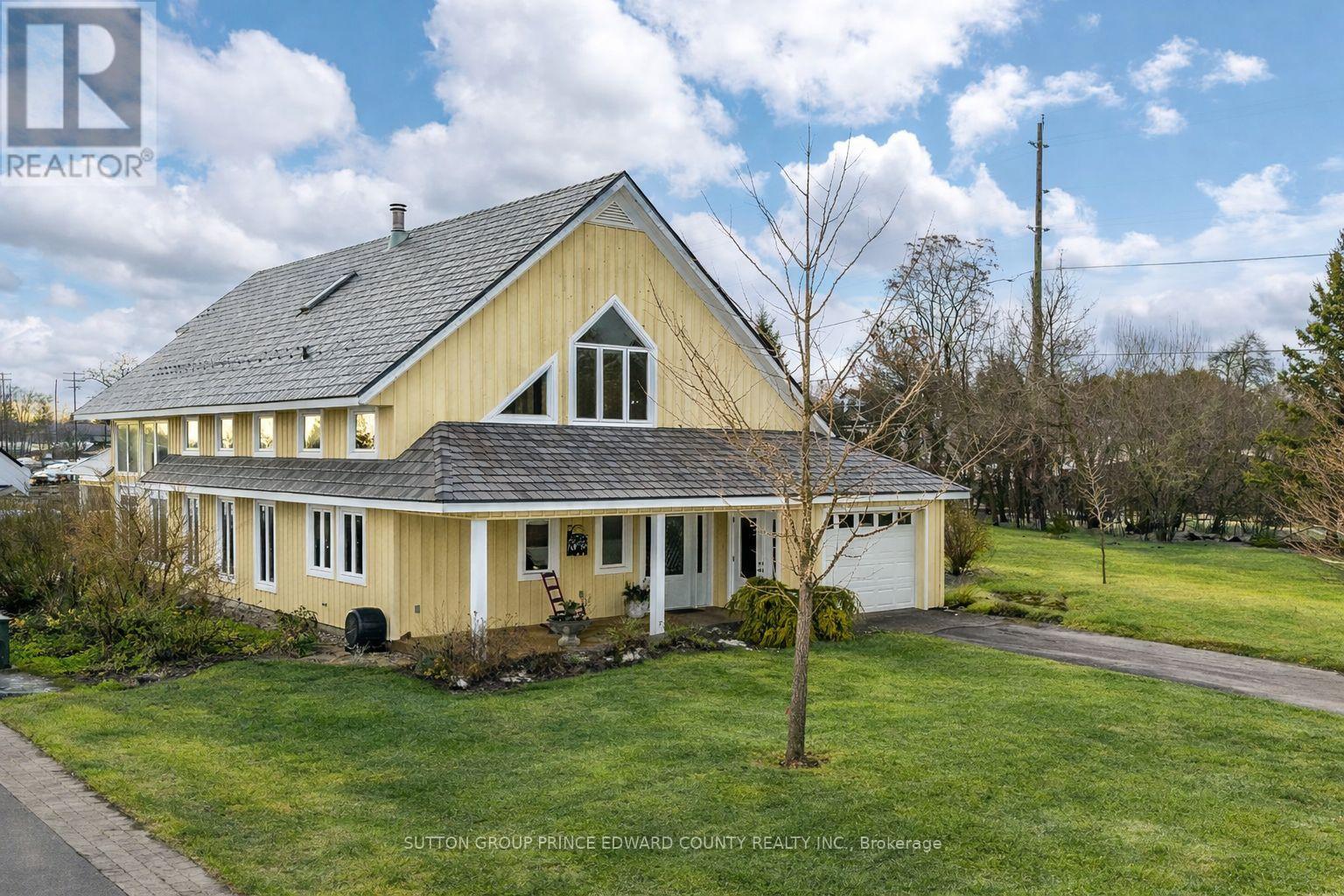 4 CARLA COURT Property Photo 1
