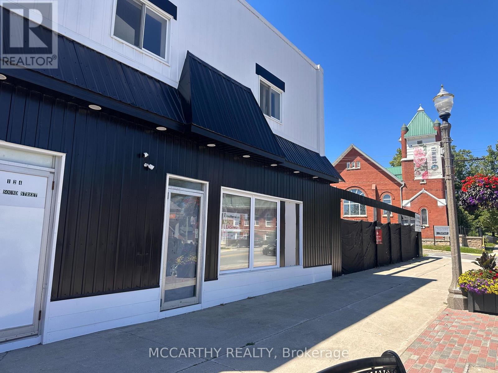 124 Owen Sound Street Property Photo 2