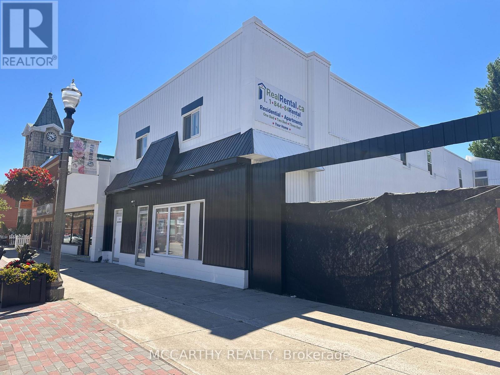 124 Owen Sound Street Property Photo 3