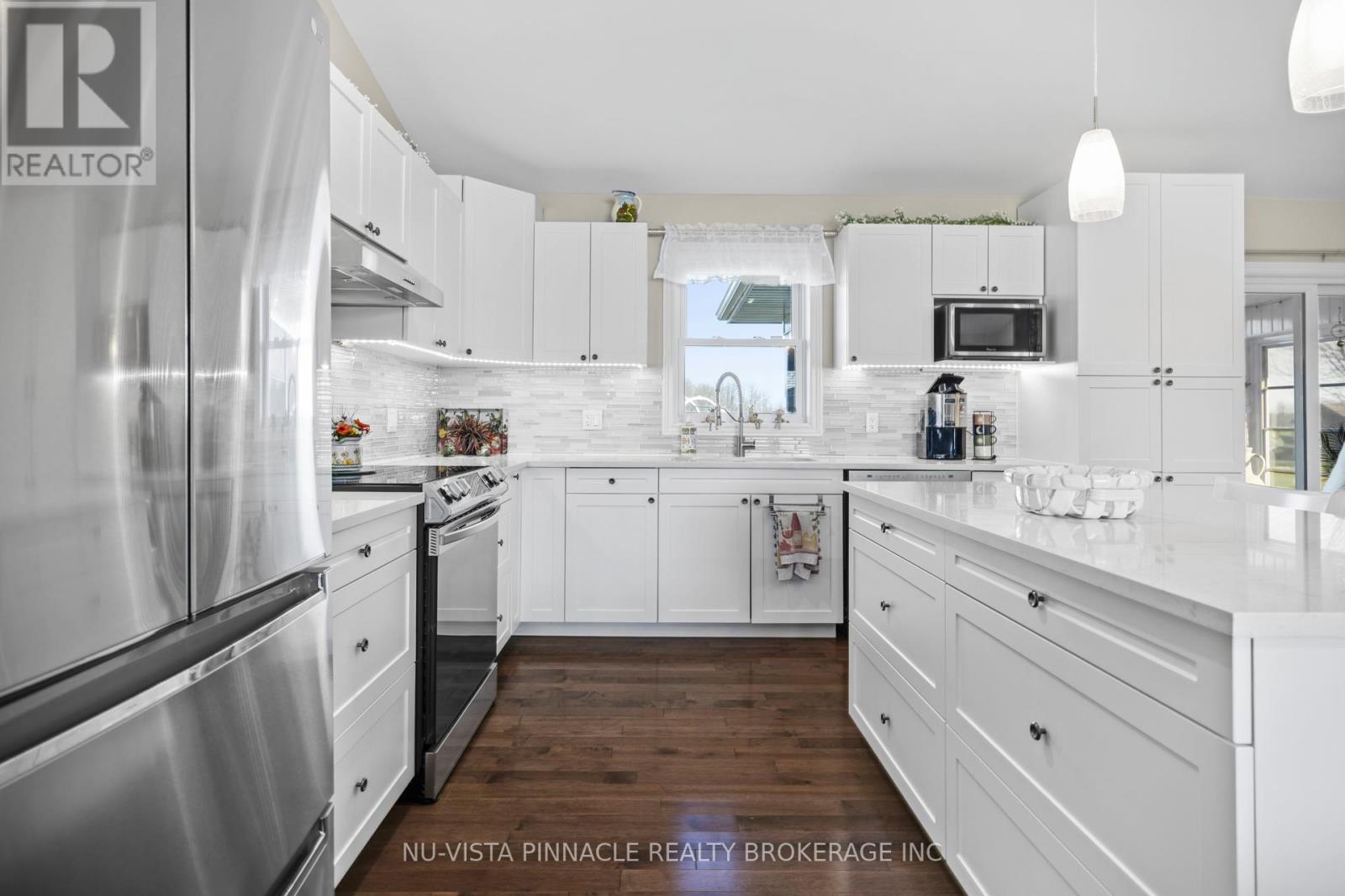 3864 St Clair Parkway Property Photo 9
