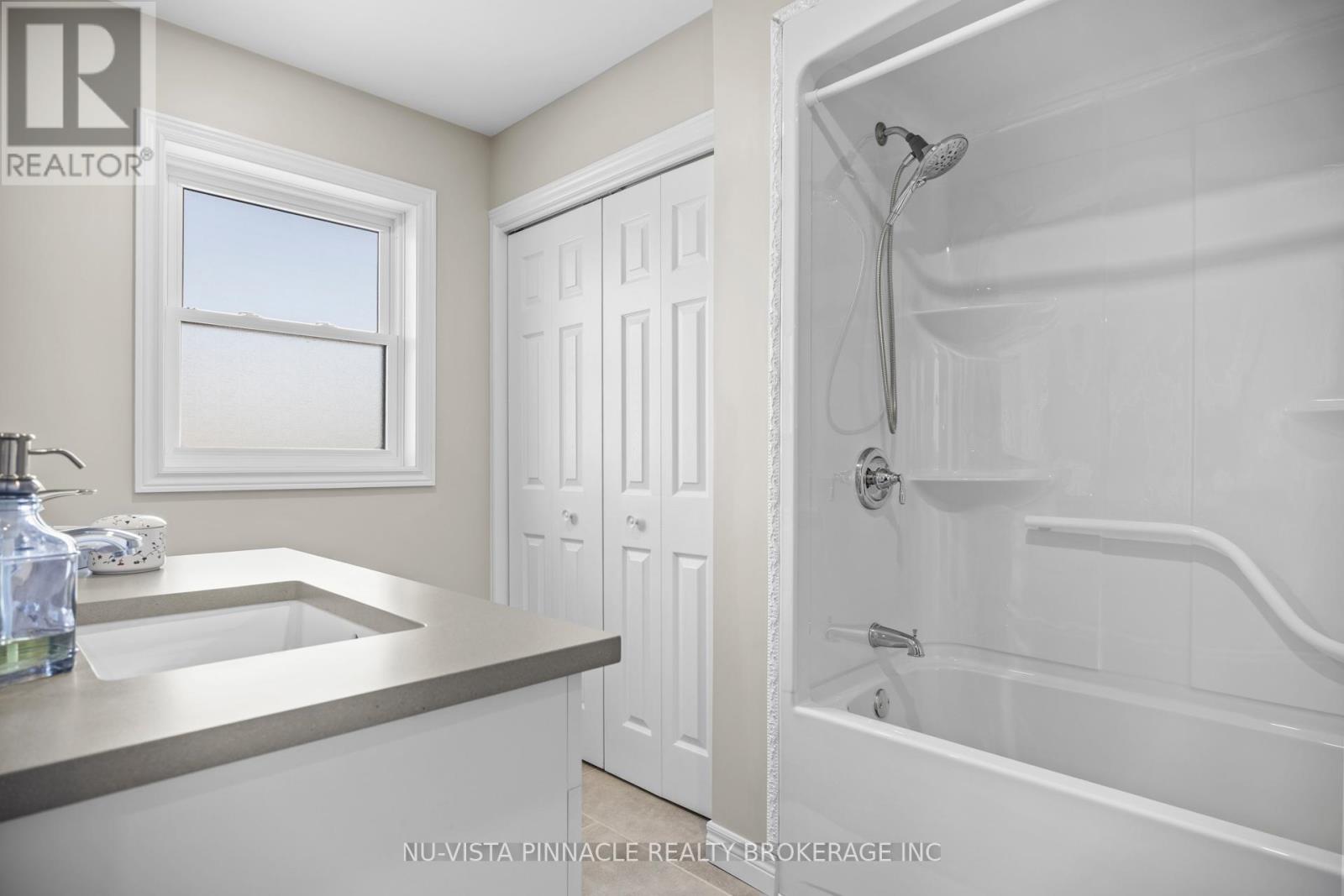 3864 St Clair Parkway Property Photo 13