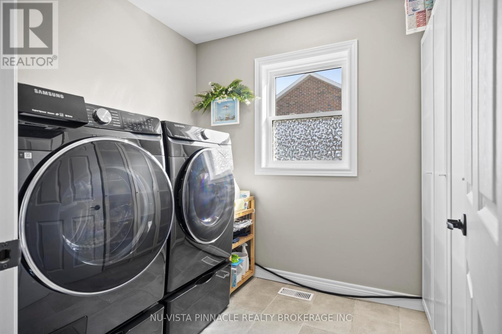 3864 St Clair Parkway Property Photo 21