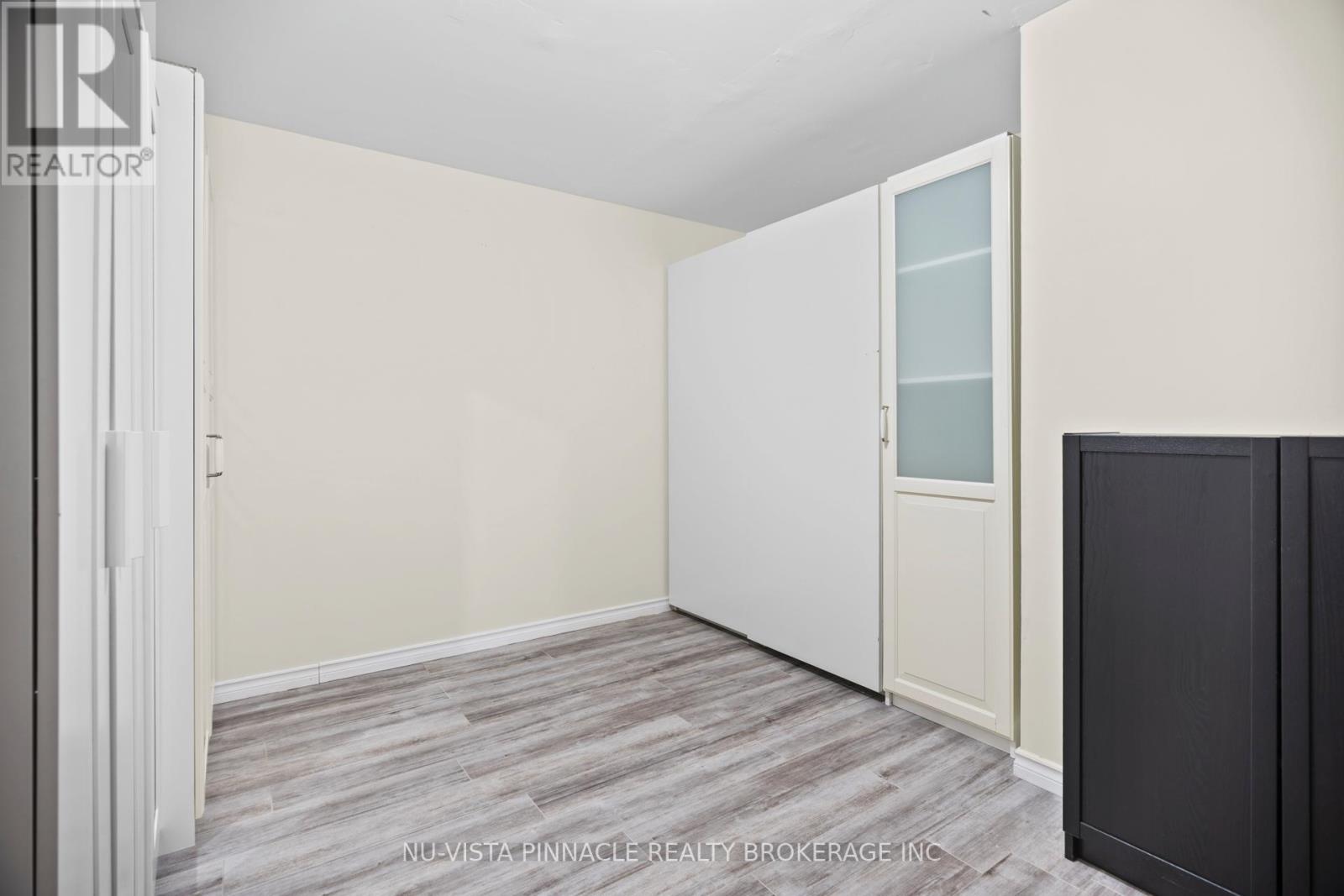 3864 St Clair Parkway Property Photo 27