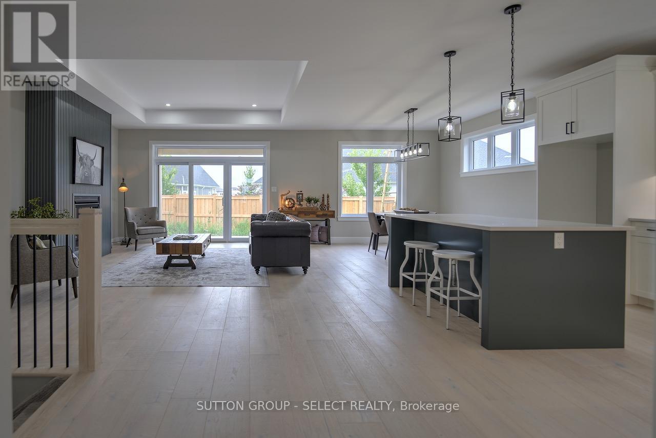 15 Lois Court Property Photo 6