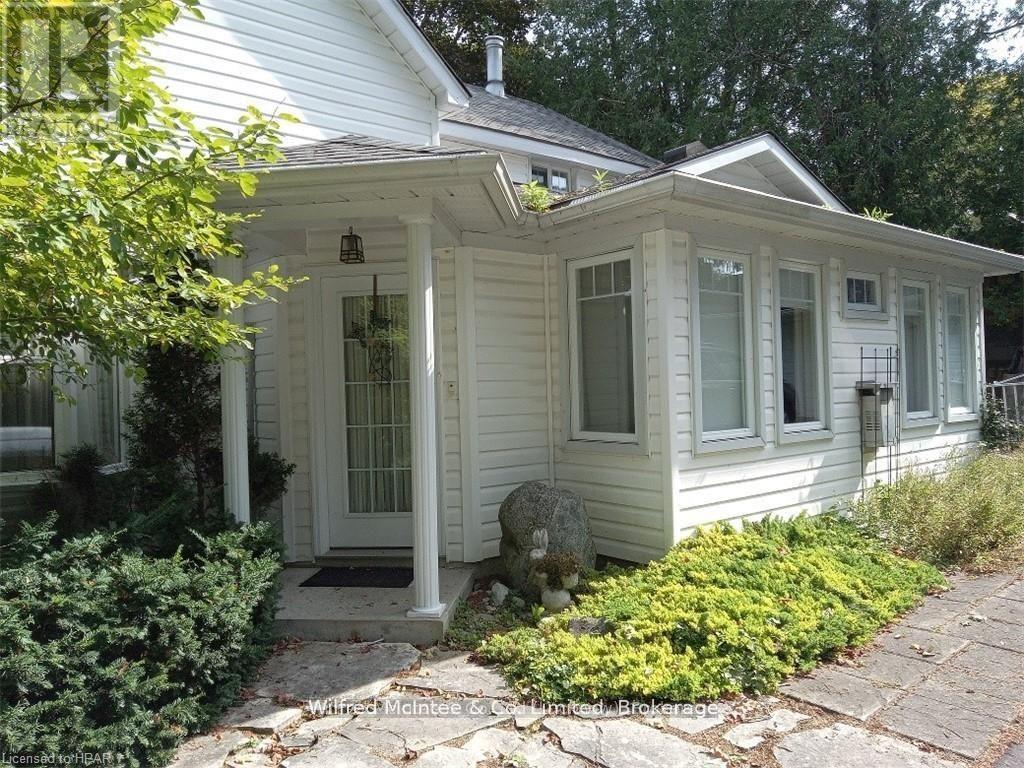83 Duncan Street S Property Photo 6