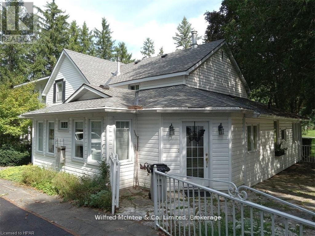 83 Duncan Street S Property Photo 7