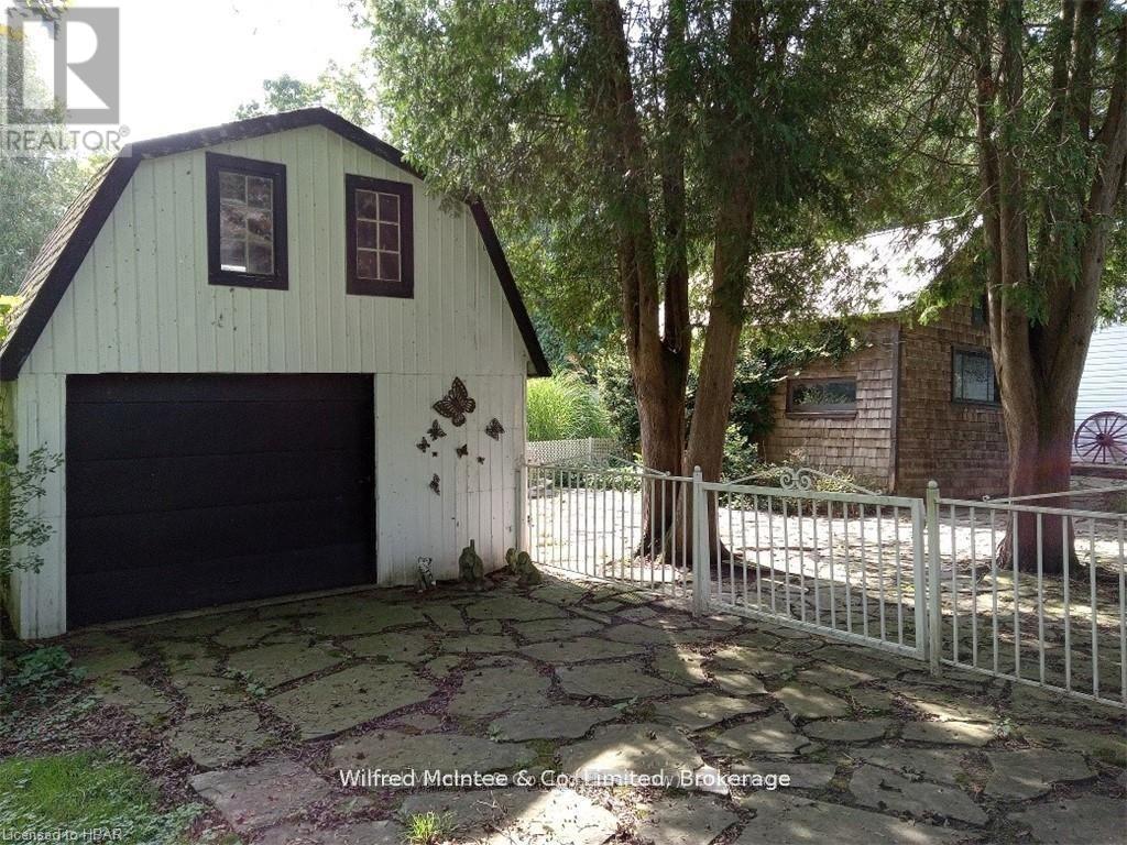 83 Duncan Street S Property Photo 10