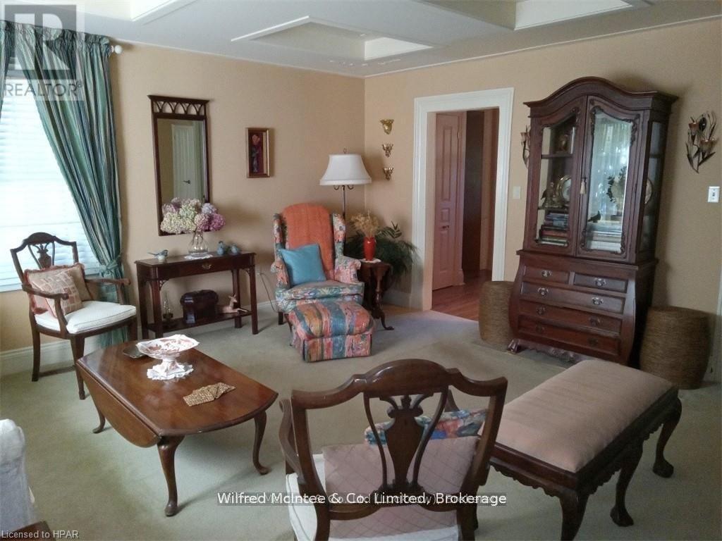 83 Duncan Street S Property Photo 15