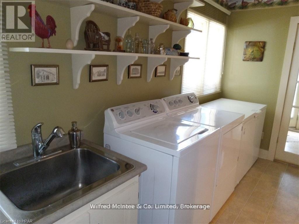 83 Duncan Street S Property Photo 24