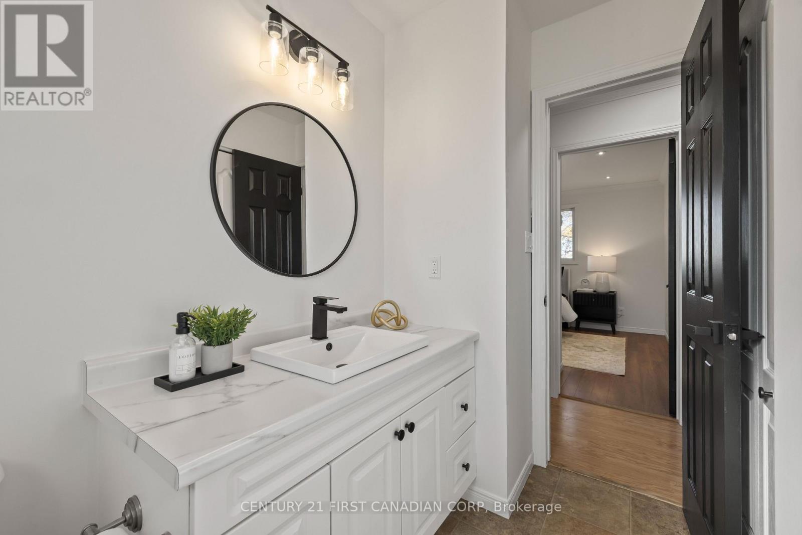 70986 B Line Property Photo 24