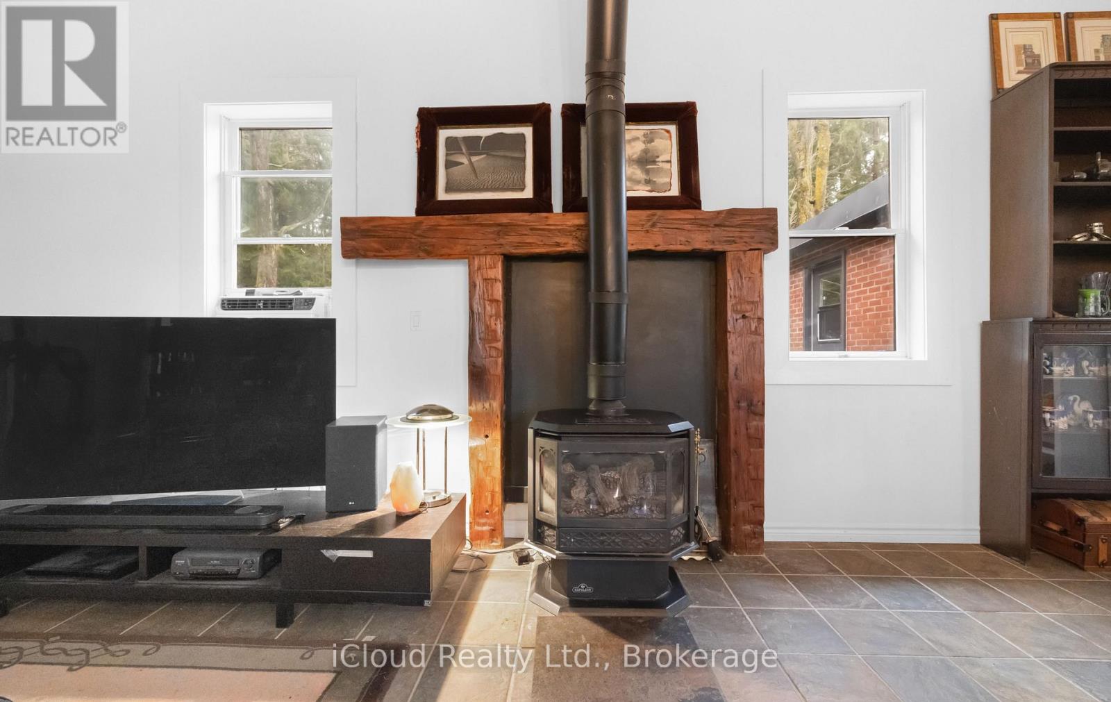 Ehs - 715432 1st Line Property Photo 19