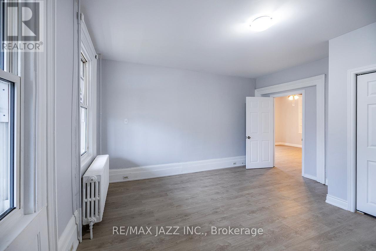 221 Walton Street Property Photo 10