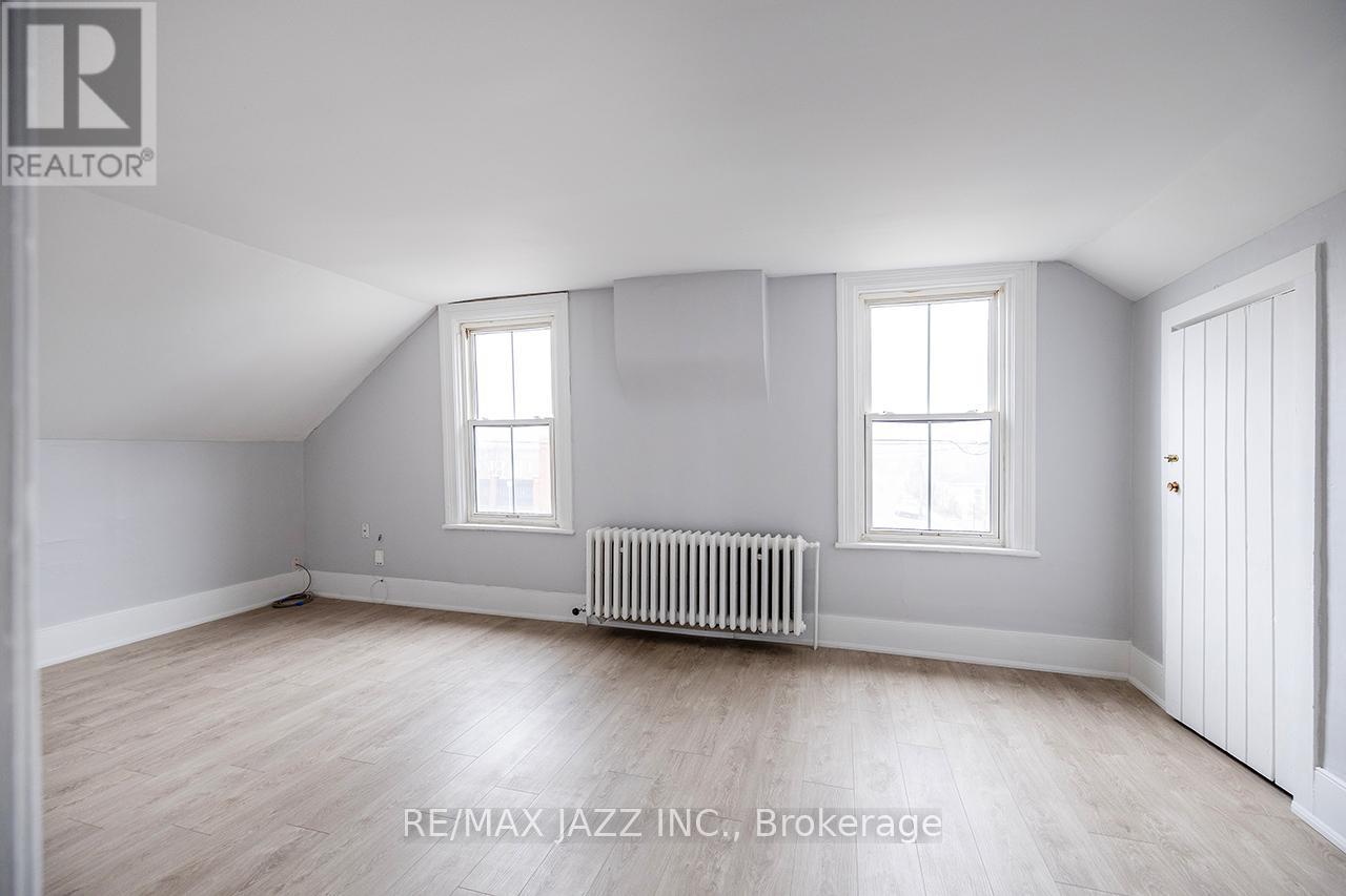 221 Walton Street Property Photo 15