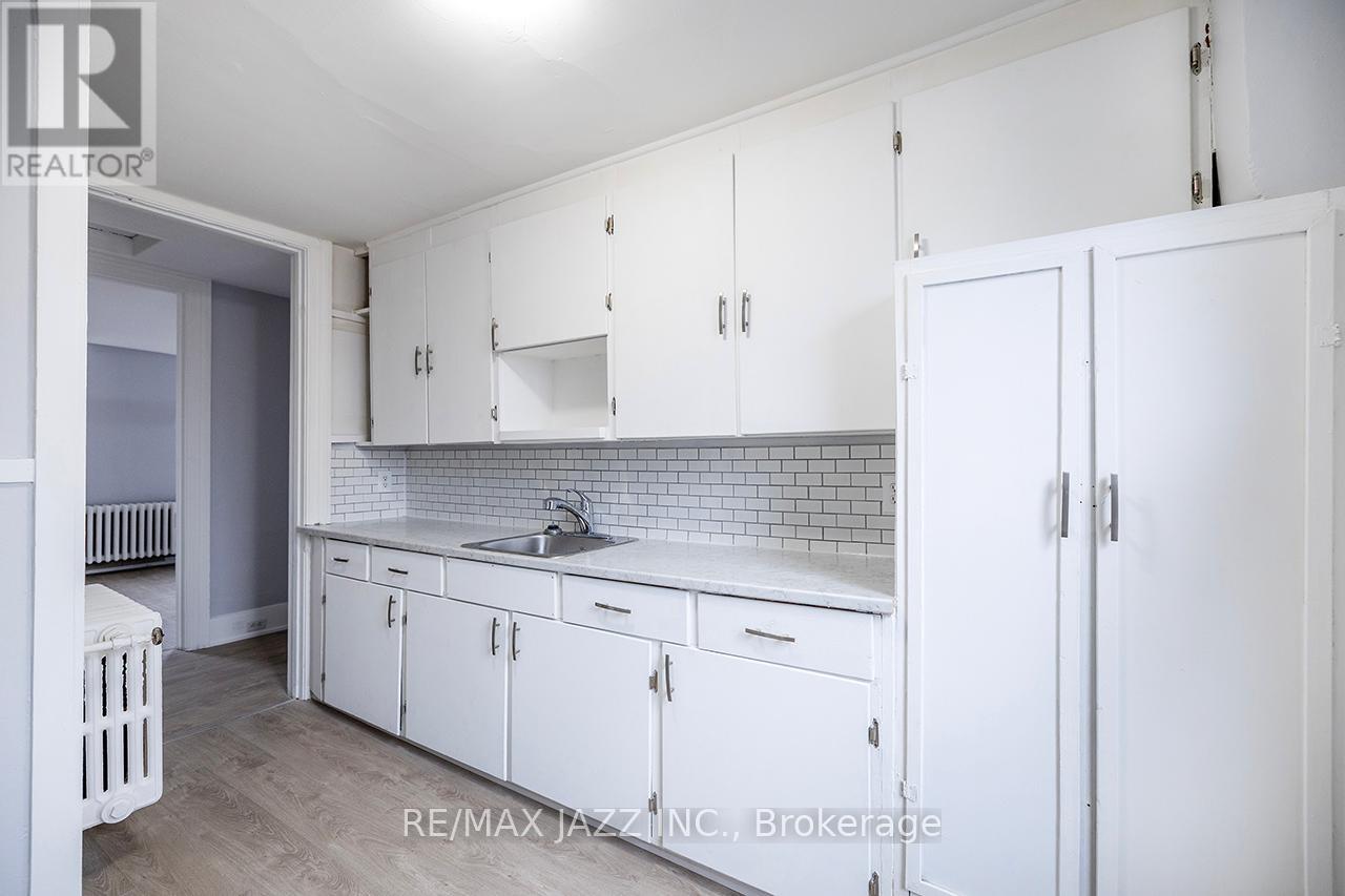 221 Walton Street Property Photo 19