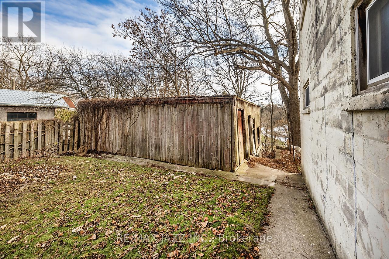 221 Walton Street Property Photo 43