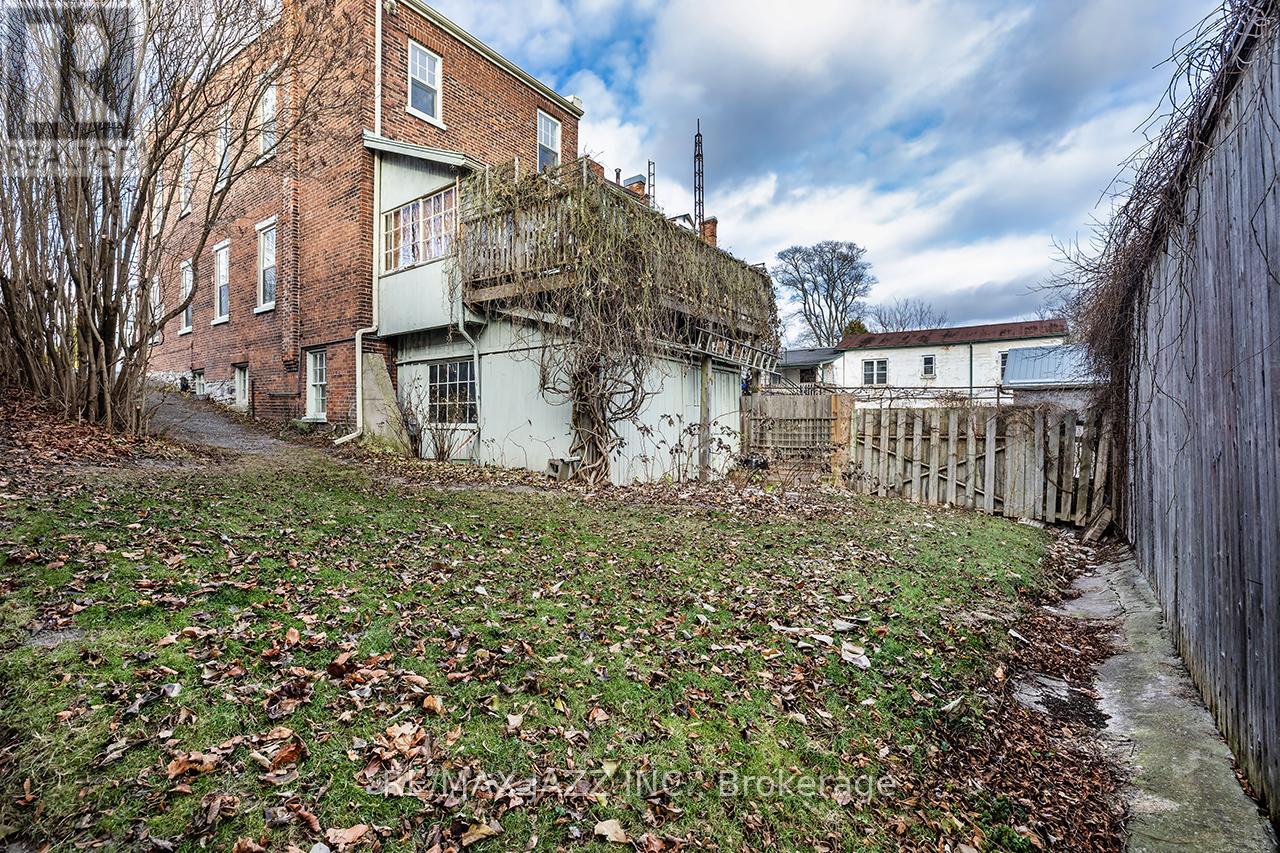 221 Walton Street Property Photo 44