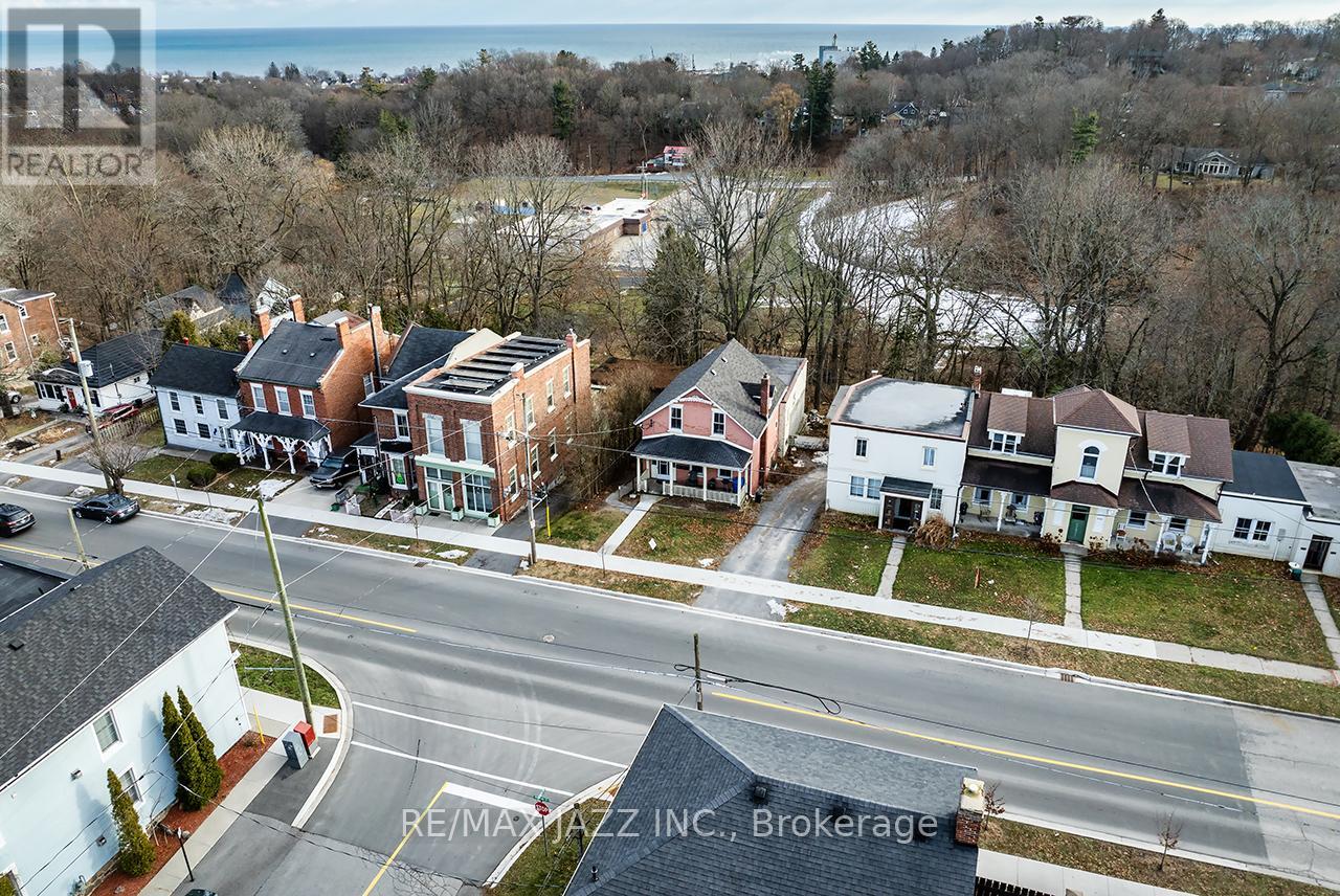 221 Walton Street Property Photo 45