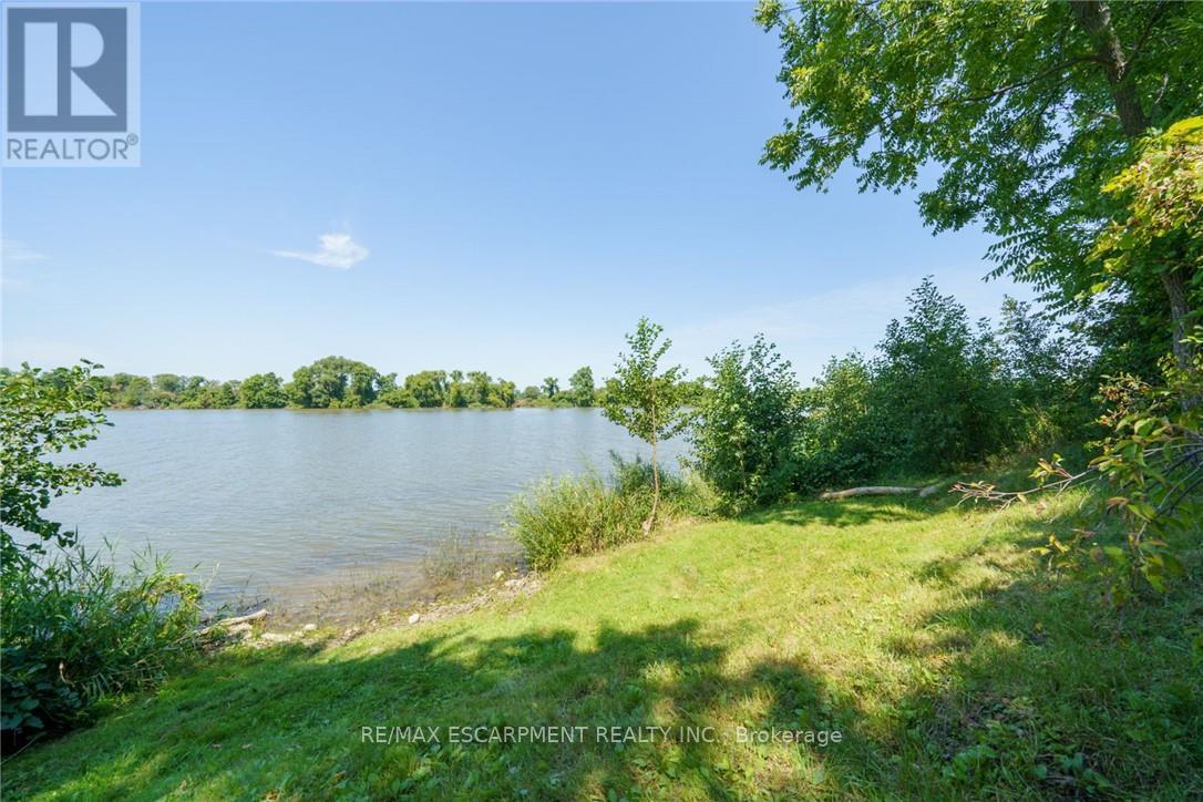 1042 River Road Property Photo 9
