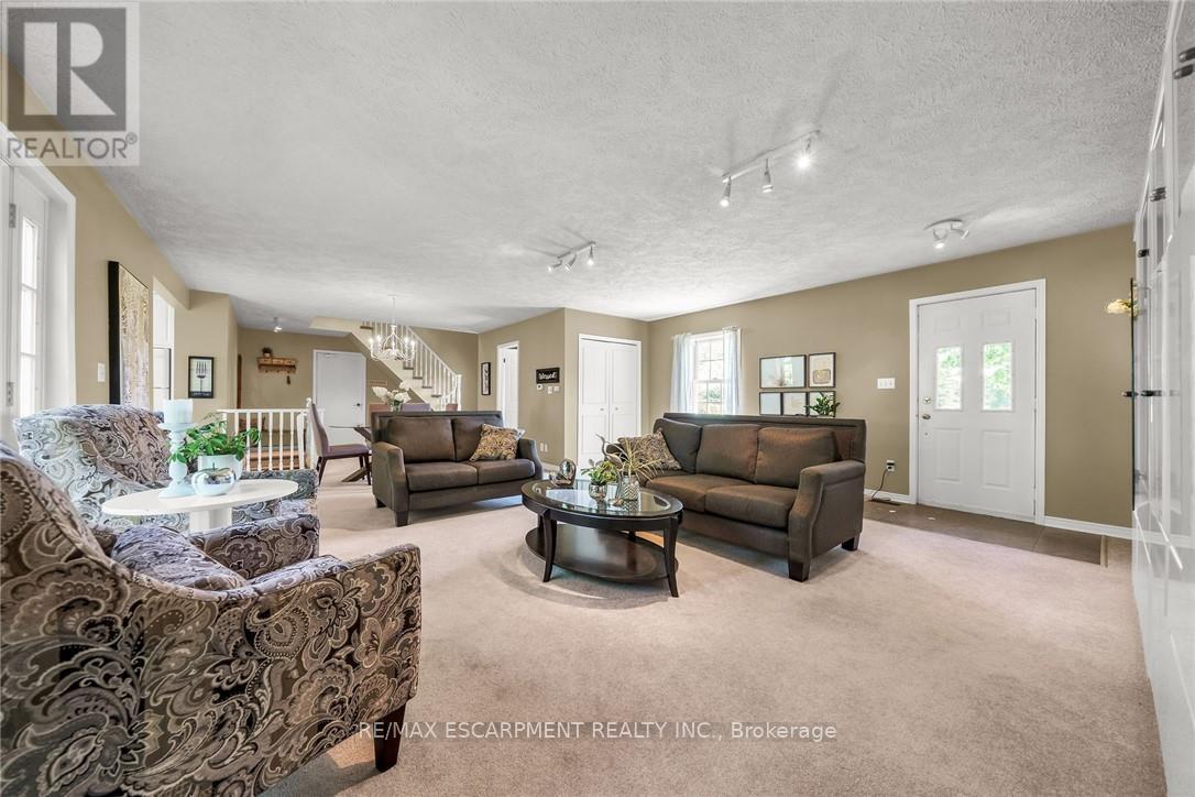 1042 River Road Property Photo 12
