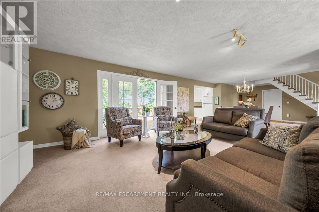 1042 River Road Property Photo 13