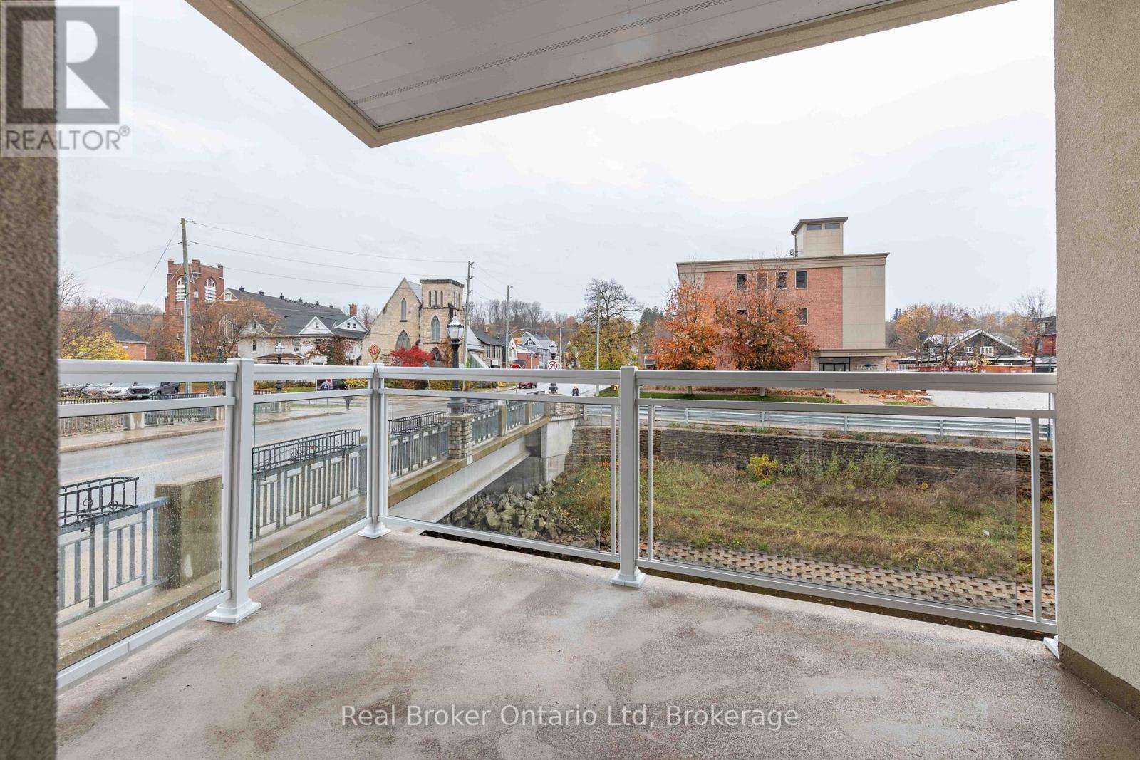 105 - 80 9th Street E Property Photo 6