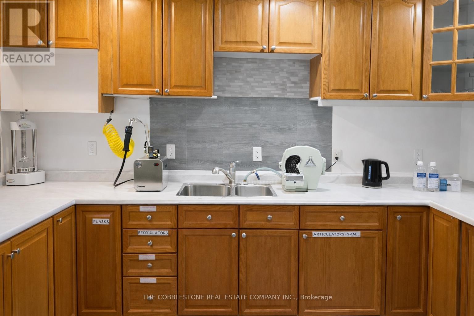 X13013802 Property Photo 4