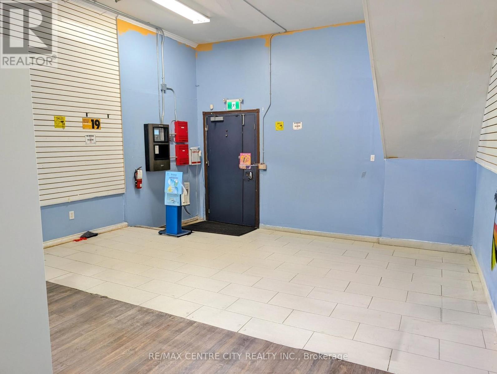 Unit B - 362 Richmond Street Property Photo 5