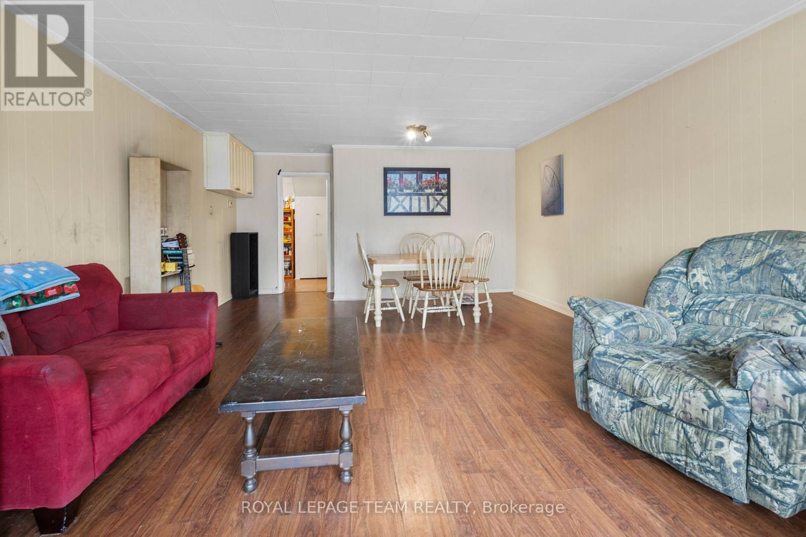 47 Daniel Street S Property Photo 3