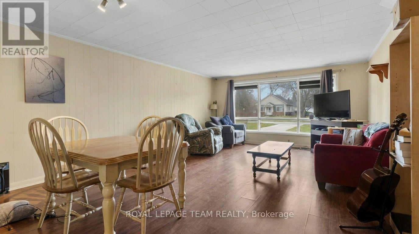 47 Daniel Street S Property Photo 5