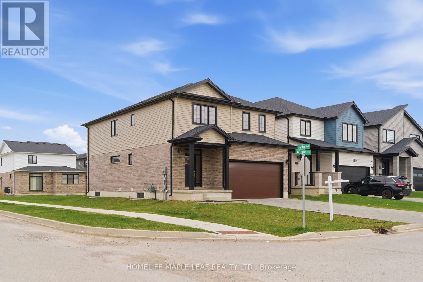 1566 Wright Crescent Property Photo 3