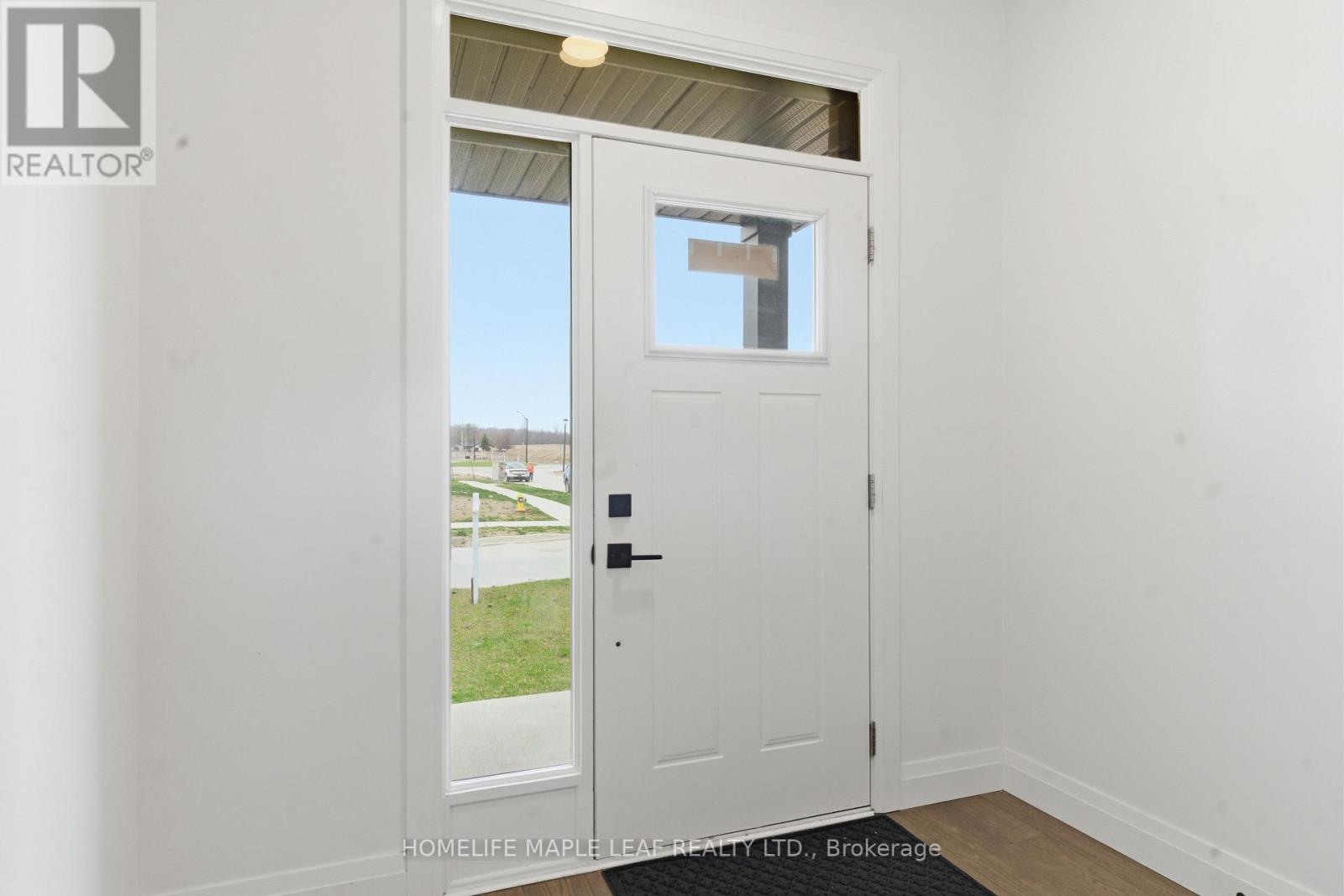 1566 Wright Crescent Property Photo 4