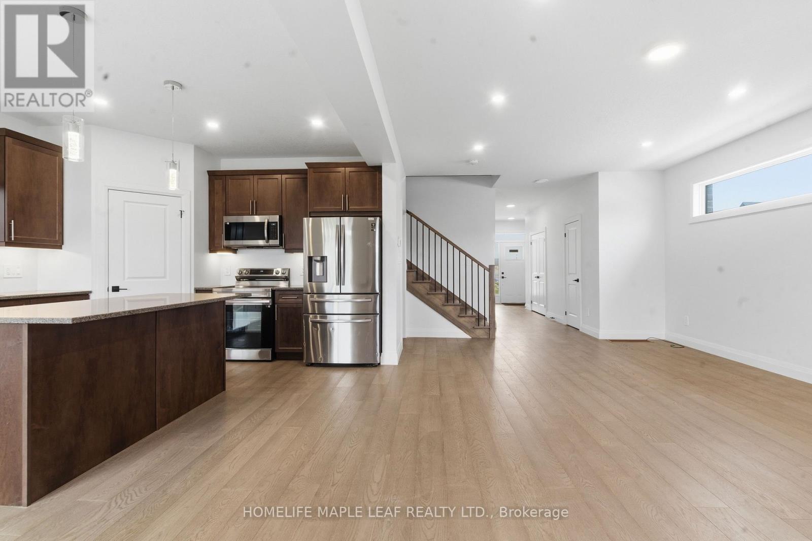 1566 Wright Crescent Property Photo 8