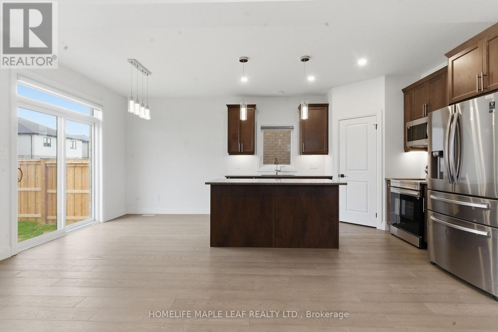 1566 Wright Crescent Property Photo 12