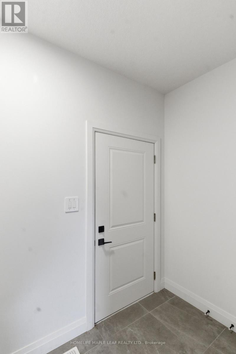 1566 Wright Crescent Property Photo 17