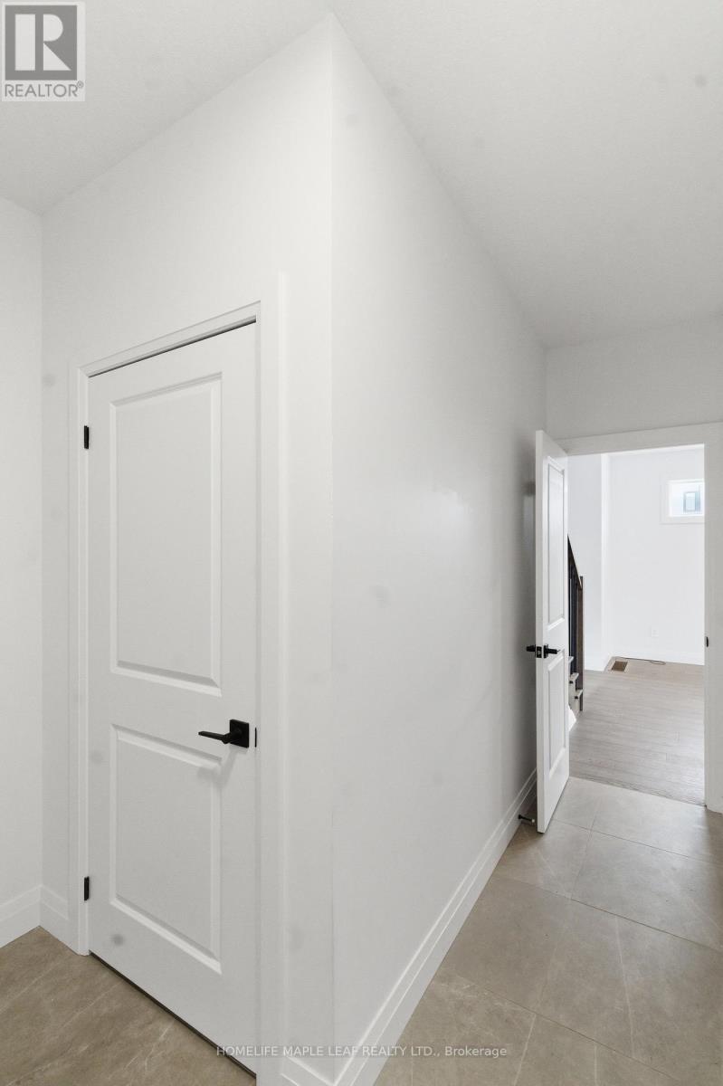 1566 Wright Crescent Property Photo 18