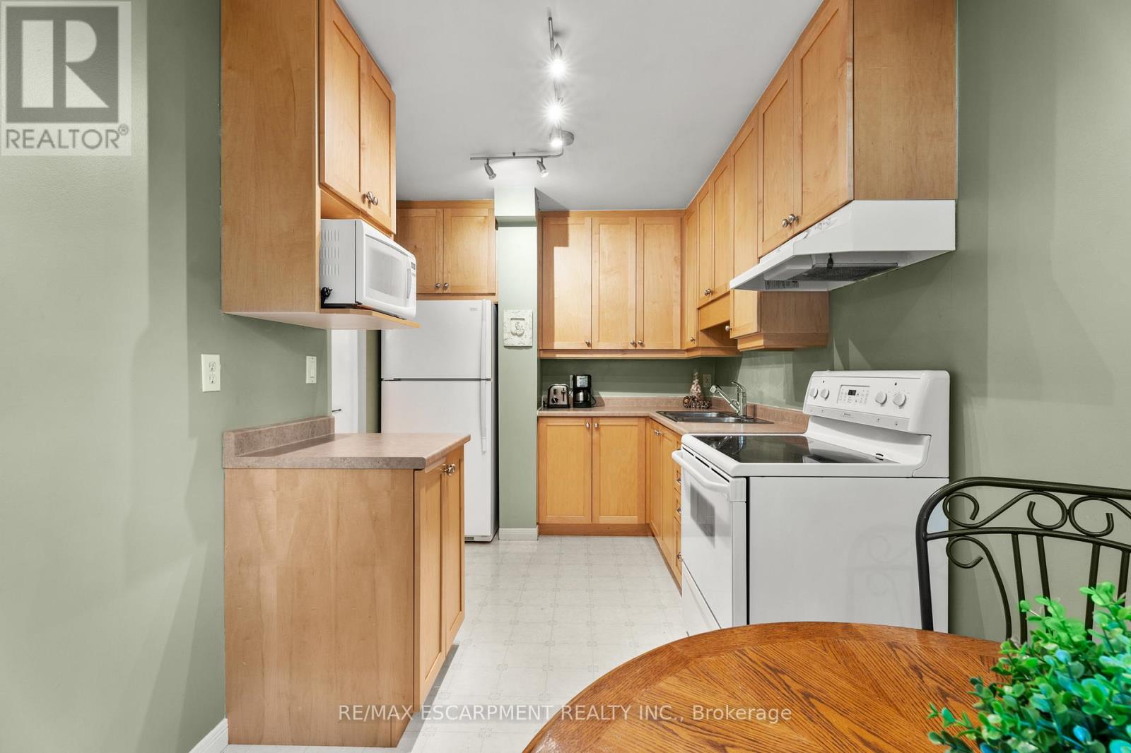 N1 - 444 Stone Church Road W Property Photo 10