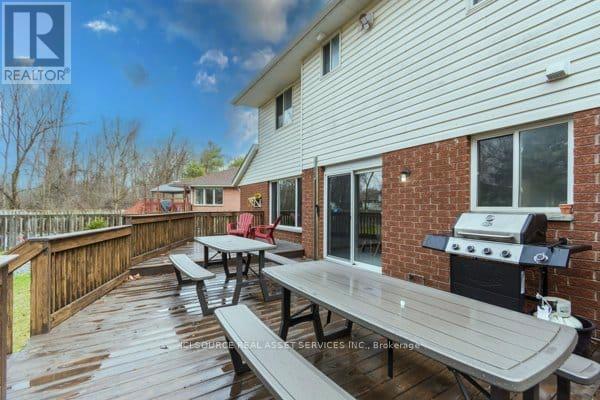 35 Loraine Avenue Property Photo 32