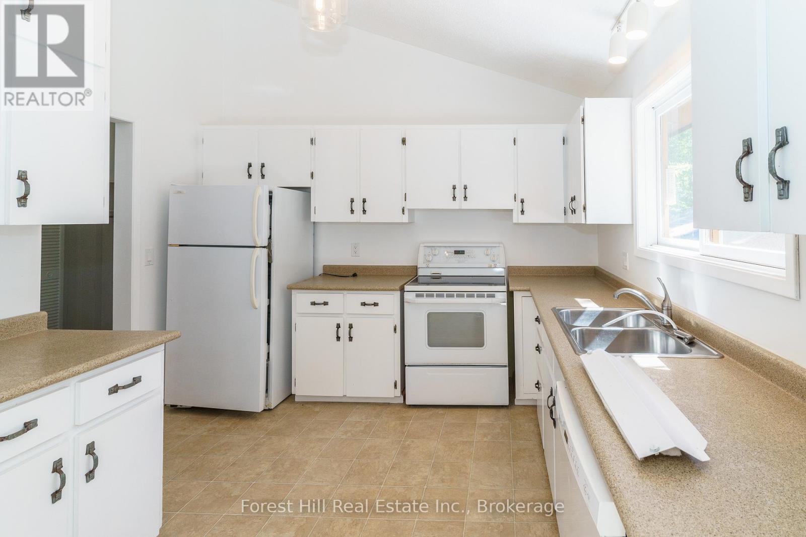 2 - 2991 Muskoka Rd 117 Road Property Photo 24