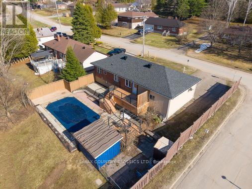 99 Maple Street Property Photo 10