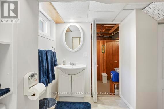 99 Maple Street Property Photo 28