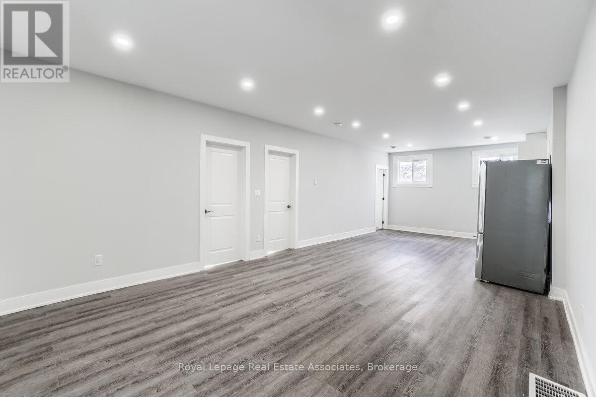2 - 39 Welland Avenue S Property Photo 6