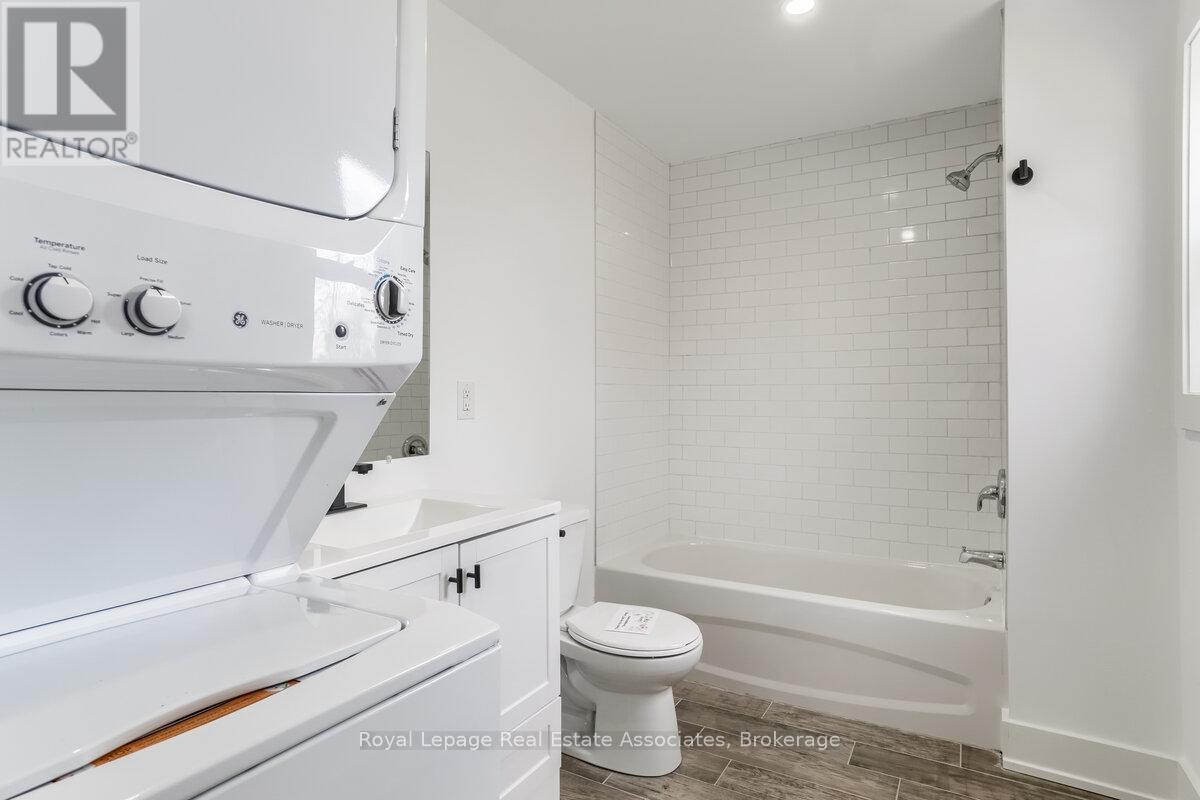 2 - 39 Welland Avenue S Property Photo 8