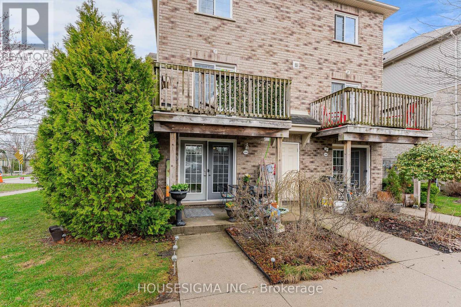 124 - 35 MOUNTFORD DRIVE Property Photo 1